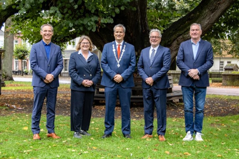 college van wethouders van Hilvarenbeek op het Vrijthof